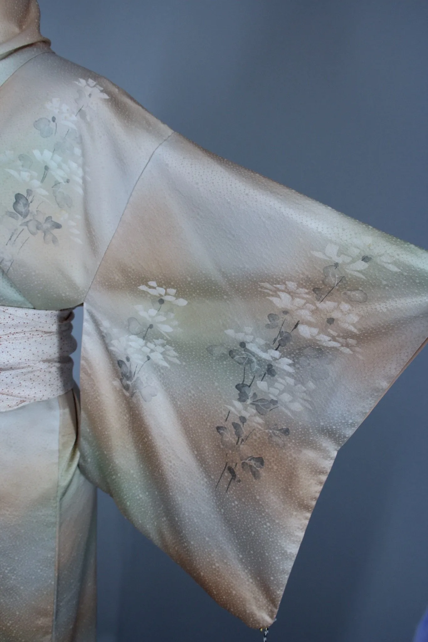1950s Vintage Silk Kimono Robe / Tan & Green Ombre Floral