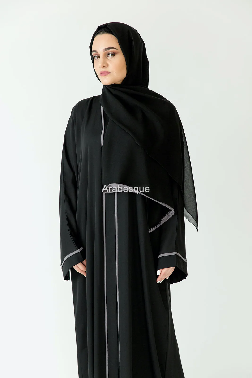 Grey Border Closed Abaya