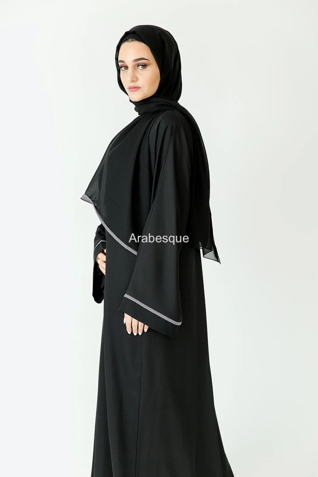 Grey Border Closed Abaya