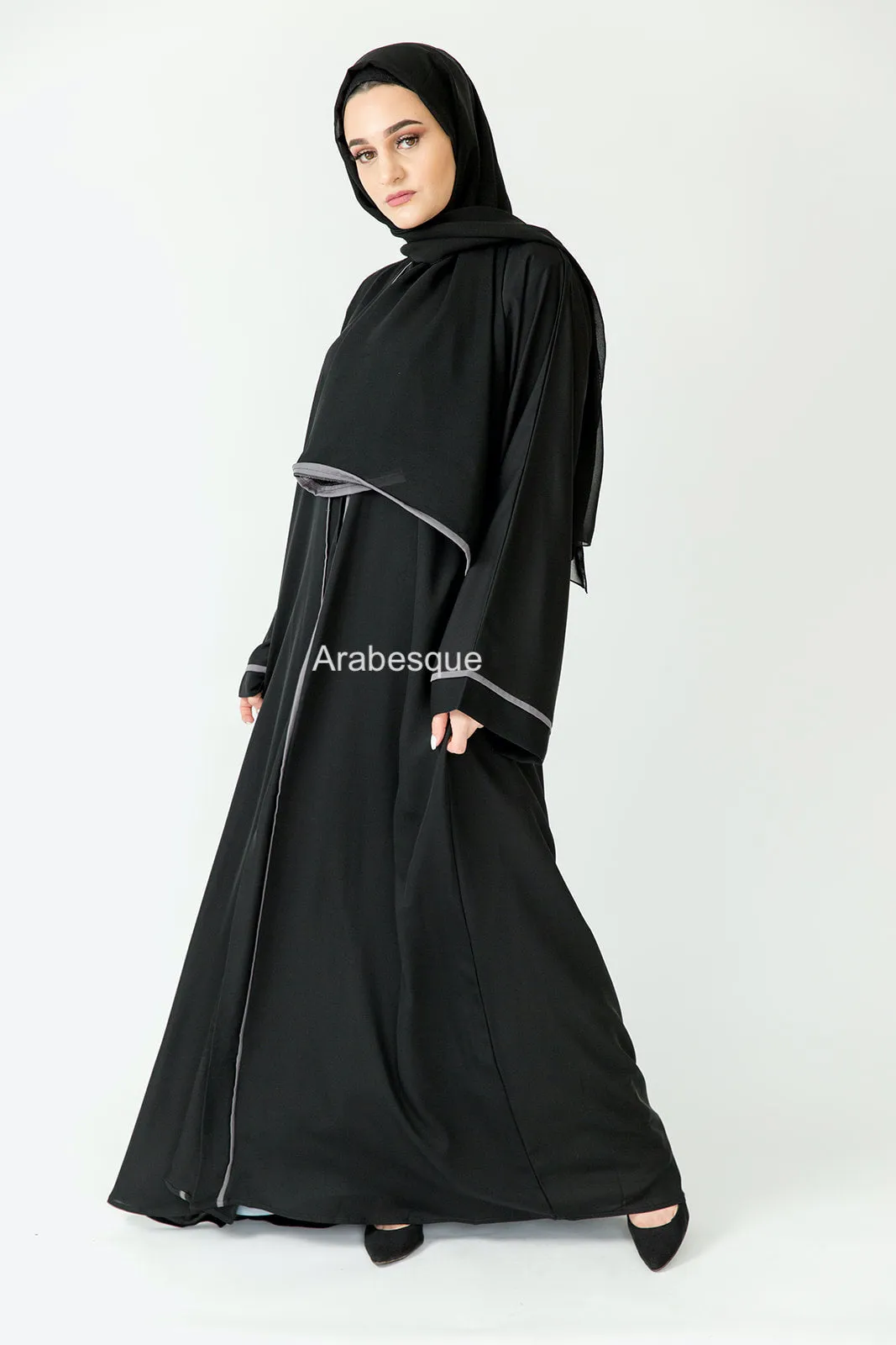 Grey Border Closed Abaya